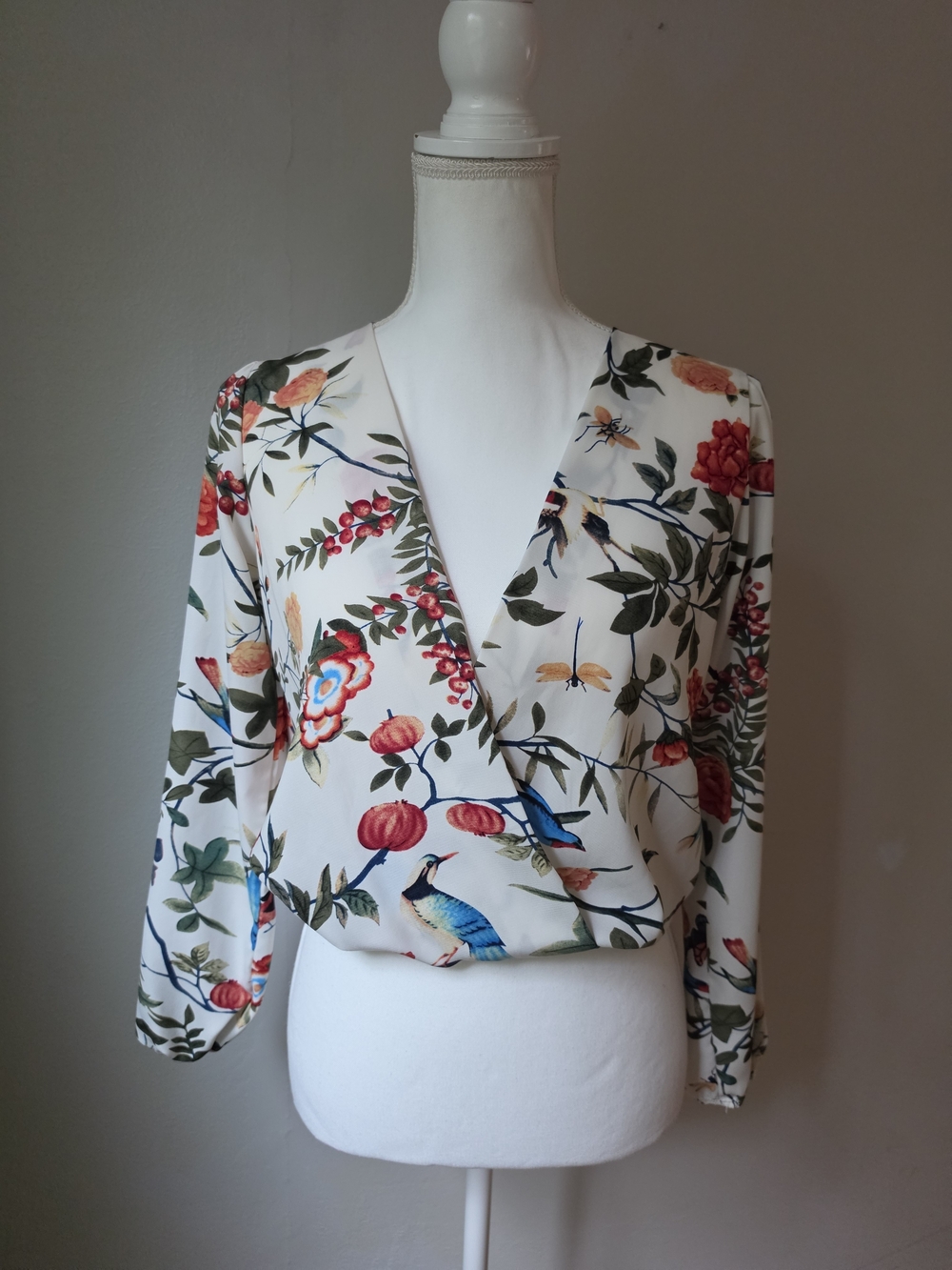 a'gaci Floral Print White Blouse With Colorful Birds And Tie Back